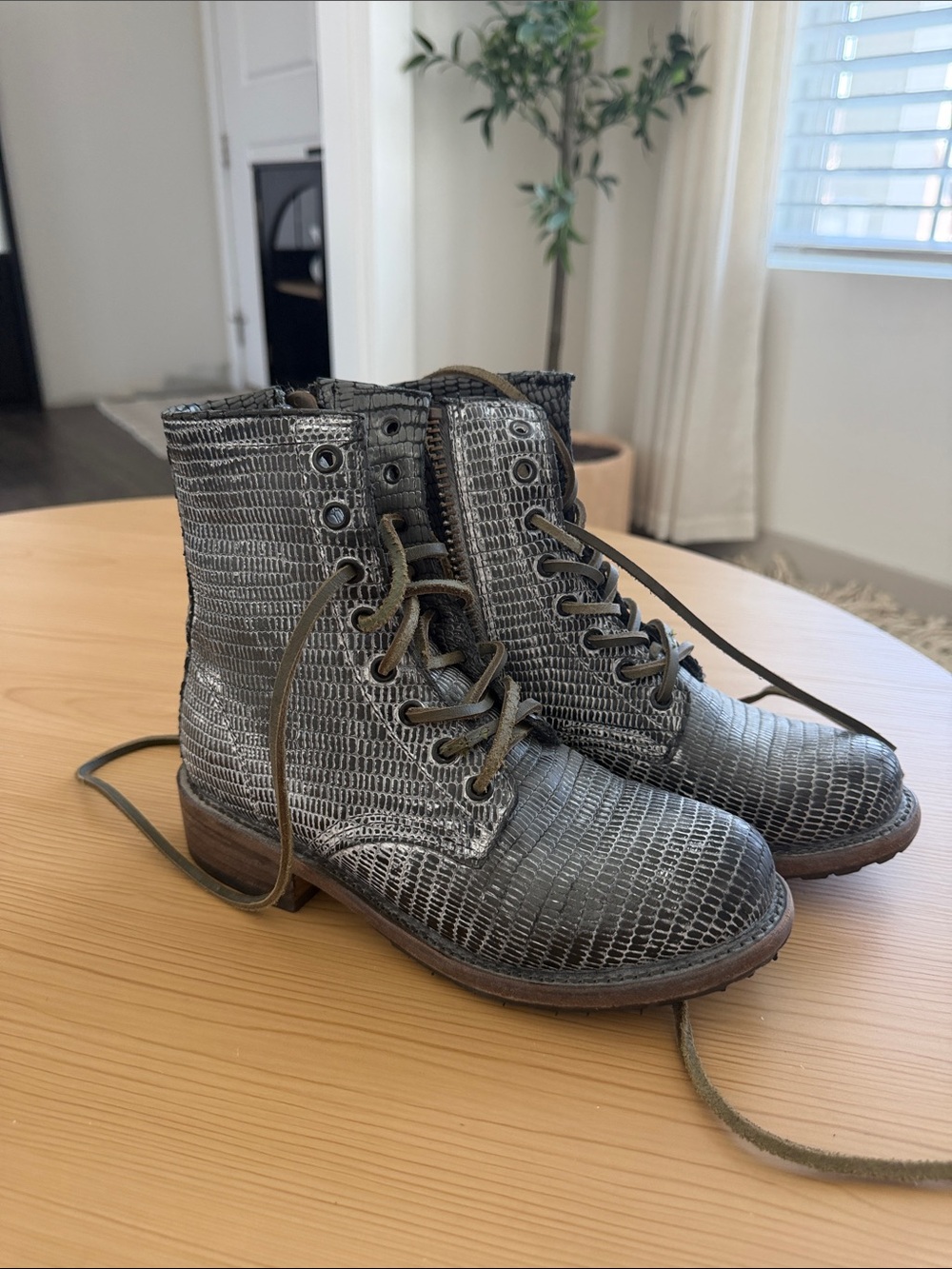 Freebirds Manchester gray blue snake boots size 5